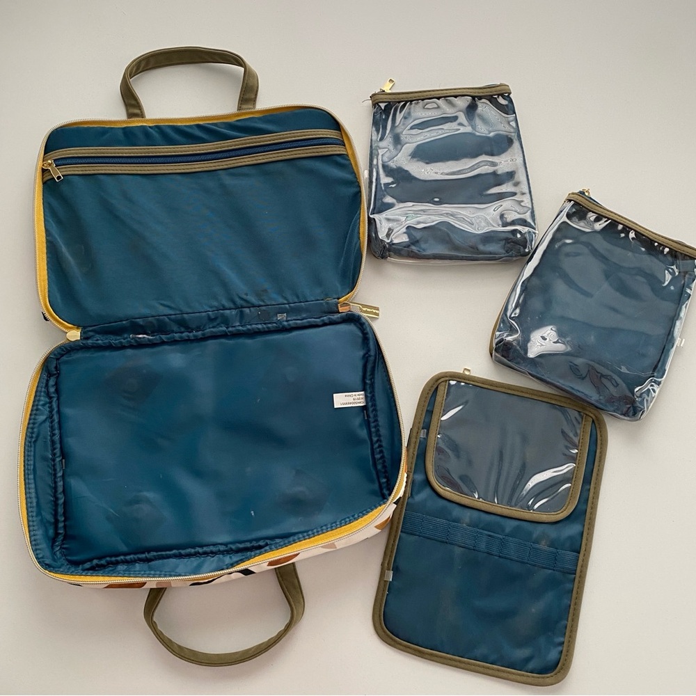 Tartan + Twine Deluxe Zippered Weekend Cosmetic Bag in Autumn Flash